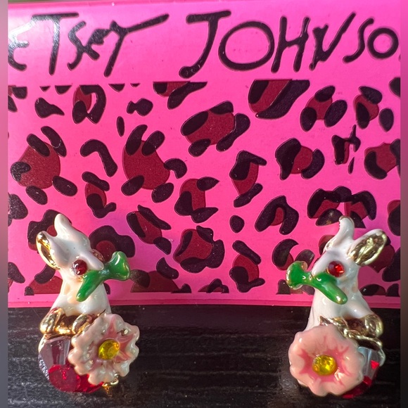 🐰 NWT! Bunnies in the Garden Earrings - Picture 1 of 5